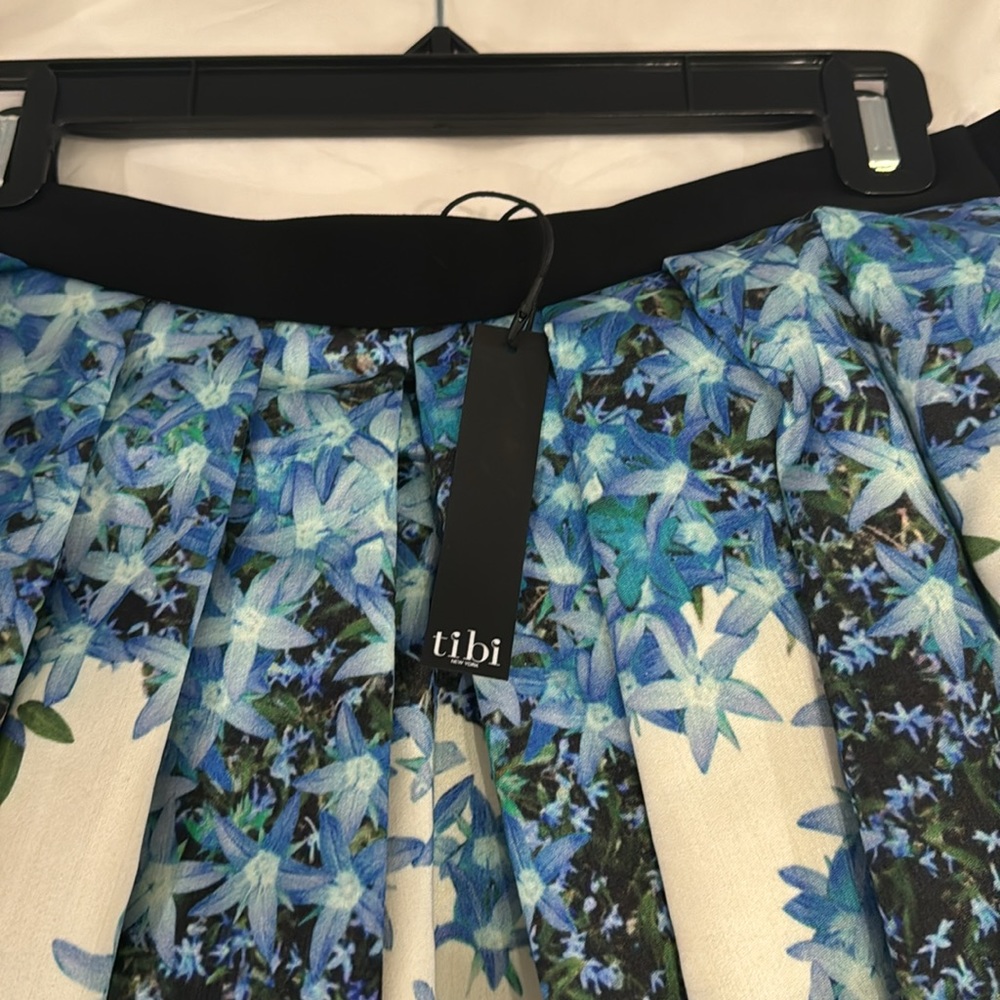 💙Tibi 100% Silk Sidewalk Floral Midi Skirt, brand new with tags - Picture 11 of 15